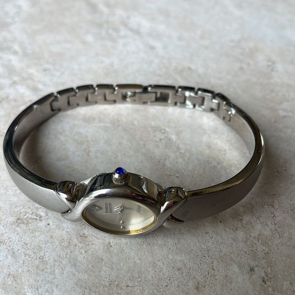 Armitron lady battery water resistant - Picture 3 of 5